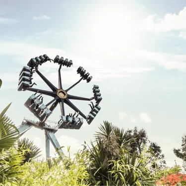 Vortex Spinning Thrill Ride Thorpe Park In The Distance