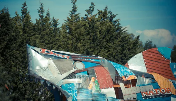 Thorpe Shark Cabins, Shark shaped entrance