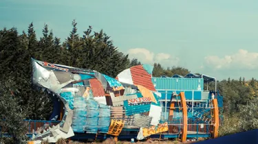 Everything You Need To Know About The Thorpe Shark Cabins, Image of Thorpe Shark Cabins Entrance