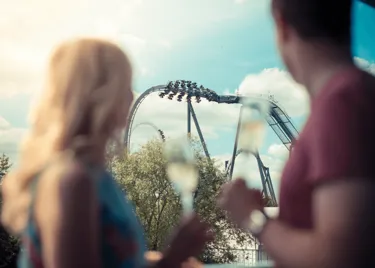 Thorpe Shark Cabins, couple looking at The Swarm rollercoaster