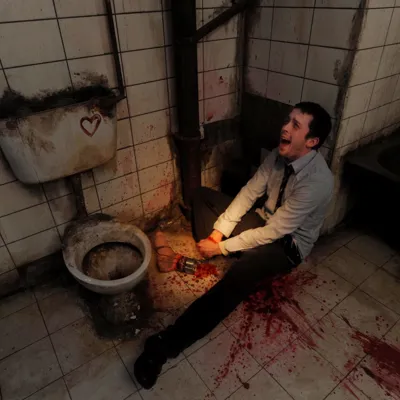 SAW Alive Halloween Maze Bathroom Scene