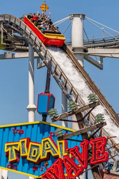 Guests about to drop down on Tidal Wave