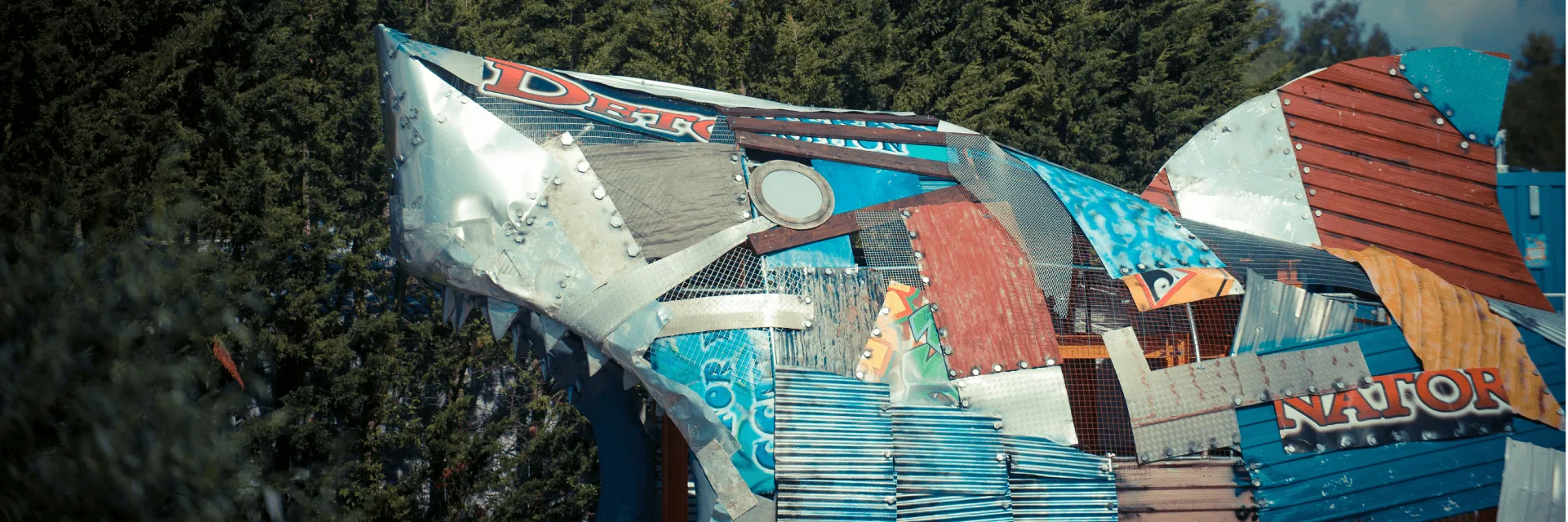 Thorpe Shark Theme Park Accomodation Entrance