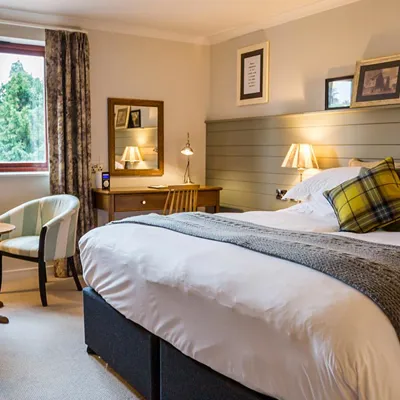 The Crown Hotel P